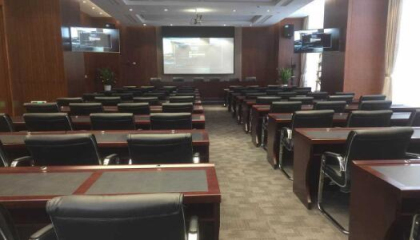 歸納多種接口的視頻會(huì)議攝像機(jī)